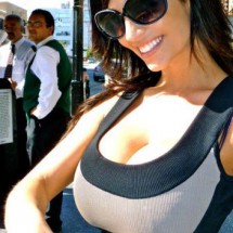 Fotki Denise Milani z Facebooka — 23