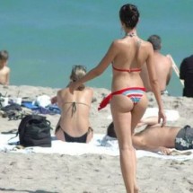 Dziewczyny w bikini II — 22