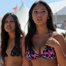 Dziewczyny w bikini II — 33