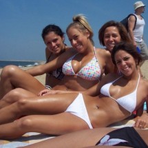 Dziewczyny w bikini III — 10